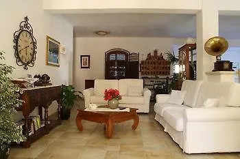 מלון Hotel San Pantaleo סן פנטלאו