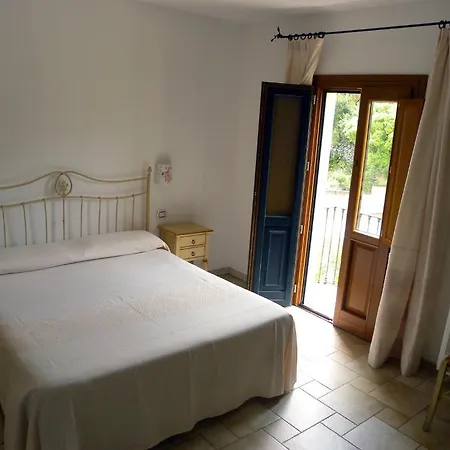 Hotel San Pantaleo מלון